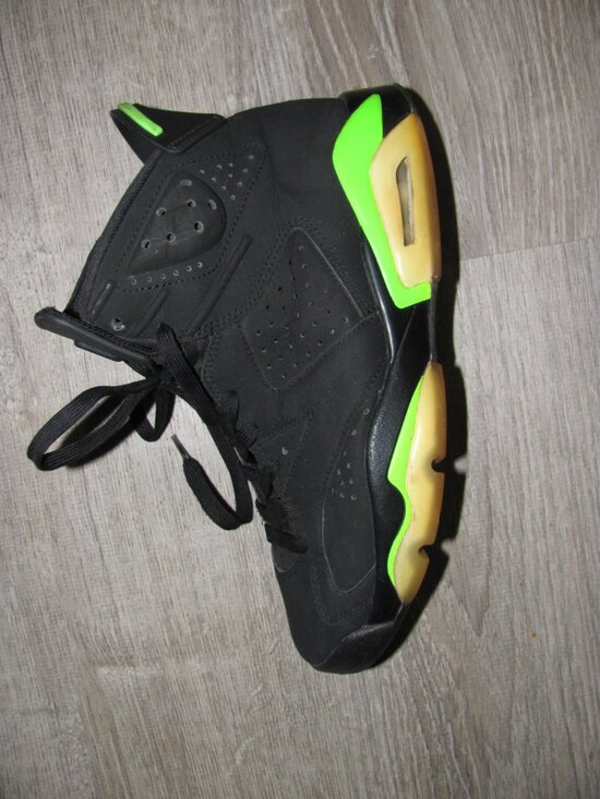 Nike Air Jordan 6 Retro Black Electric Green 2021 Midtop Sneakers Size 8 main image 4